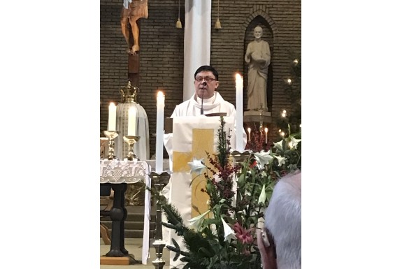 25-jarig priesterjubileum van father Patrick, felicitatie van deken Spee aan father Patrick